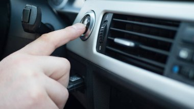 Anahtarsız giriş için otomatik motor başlatma düğmesi.