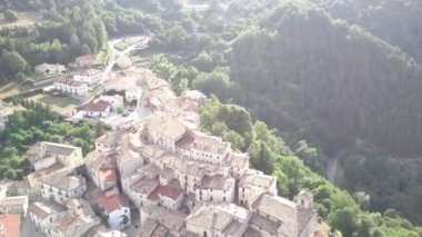 İnsansız hava aracından Civitella Alfedena görünümü