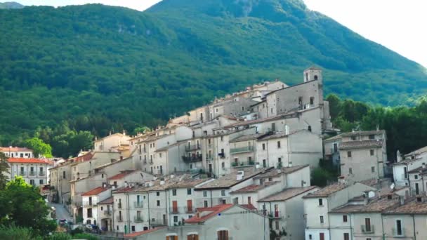 Panorámás kilátás a város Civitella alfedena. LAquila tartomány, Abruzzo, Olaszország — Stock videók