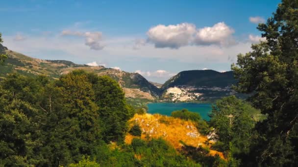 Panoramisch uitzicht in Barrea. provincie LAquila, Abruzzo, Italië — Stockvideo