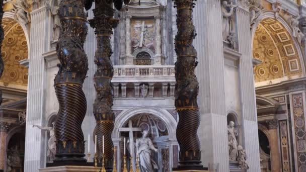 Rom, ITALIEN. Juli-17. 2019. St Peters Basilika inredning arkitektur dekoration berömda katolska katedralen kyrka antika kristna religion tempel turism landmärke Gud palats monument i Vatikanen Rom. — Stockvideo