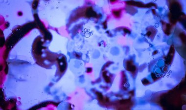 Modern tasarım arka planı için su üzerindeki yağ damlası görüntüsü.