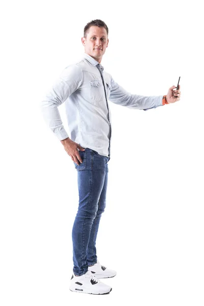 Elegante Homem Negócios Elegante Tomando Selfie Com Telefone Celular Olhando — Fotografia de Stock