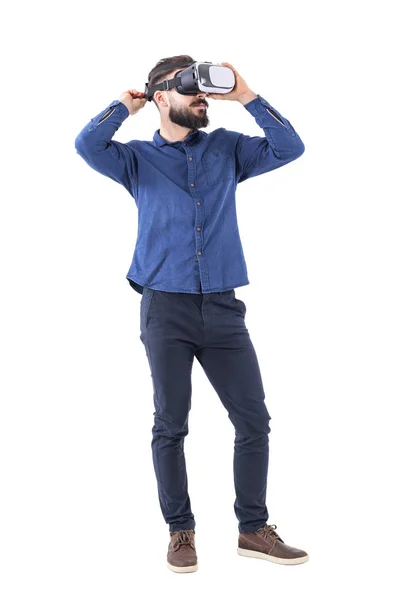 Young Adult Bearded Man Trying Virtual Reality Glasses Looking Full — Stock Photo, Image