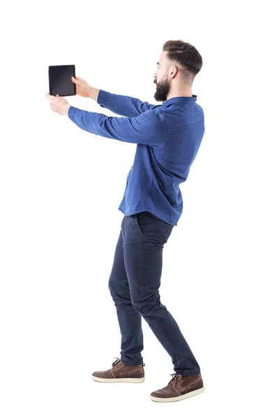 Elegante Joven Barbudo Tomando Foto Selfie Con Tableta Teléfono Móvil — Foto de Stock