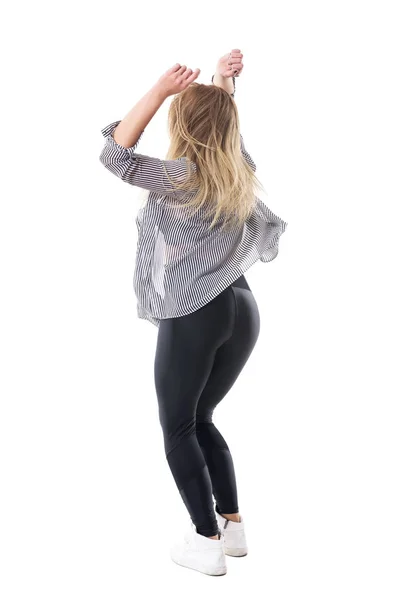 Vista Trasera Joven Rubia Pelo Largo Acariciado Mujer Bailando Con —  Fotos de Stock