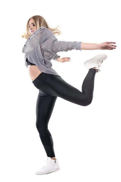 Mujer Joven Bailarina Jazz Con Camisa Rayas Polainas Saltando Sobre — Foto de Stock