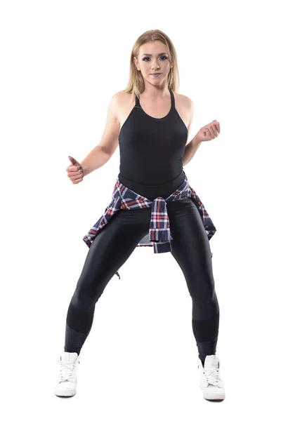 Framifrån Attraktiv Blond Kvinna Dansar Jazzdans Aerobics Tittar Kameran Hela — Stockfoto