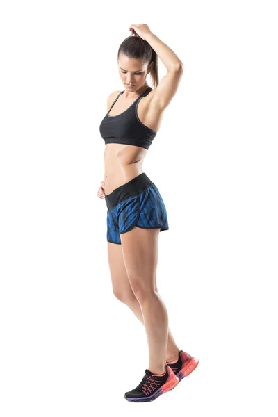 Sidovy Underbara Fitness Kvinnlig Modell Poserar Med Handen Håret Ser — Stockfoto