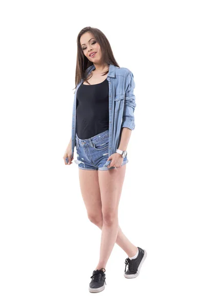 Sexy Morena Deslumbrante Mulher Beleza Jeans Jeans Camisa Shorts Posando — Fotografia de Stock