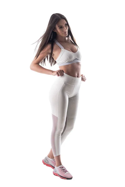 Seksi Çekici Genç Kadın Fitness Modeli Poz Uzağa Bakıyor Beyaz — Stok fotoğraf