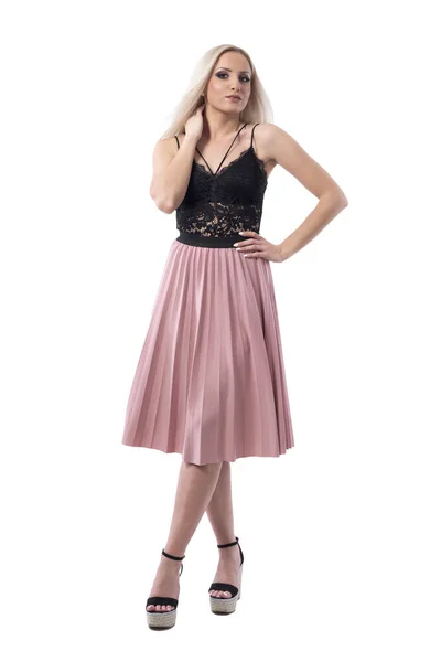 Cocky Confiante Jovem Mulher Loira Moda Elegante Posando Olhando Para — Fotografia de Stock
