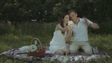 Çift alarak selfie sonra nişan önerisi