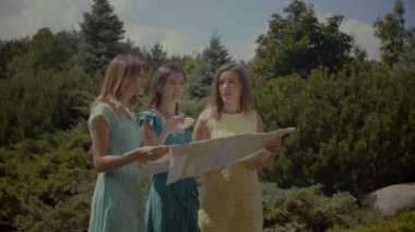Çok kadın turist ile seyir için yol haritası