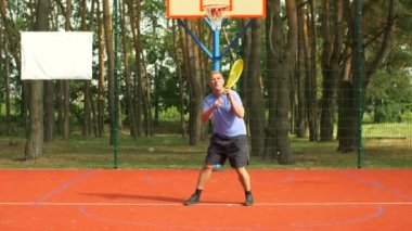 Mahkeme bir vuruşta eksik hayal kırıklığına tenis oyuncusu