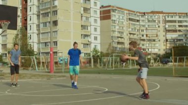 Oyun sırasında alan gol gol basketbolcu