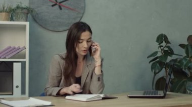 Güzel iş kadını randevu rezervasyon