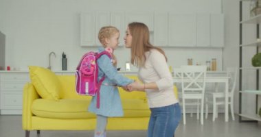 Annelerin evde kız öğrenci kadar tezahürat
