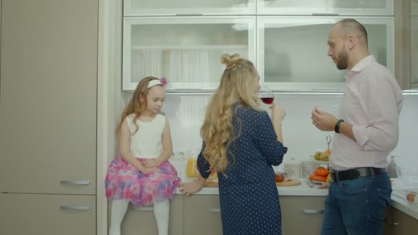 Happy family cooking together in the kitchen — Stock Video