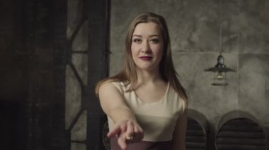 Oynak baştan çıkarıcı kadın gelmek için davet