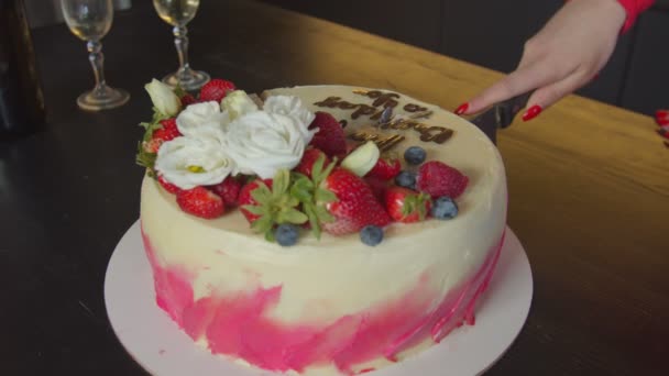 Female hand with knife cutting tasty birthday cake — Stock Video