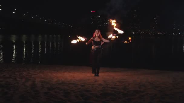 Firegirls performing fireshow with burning torches — Stock Video