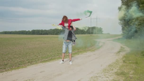 Joyful couple performing acrobatic trick outdoors — Stock Video