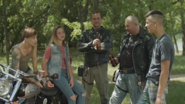 Motosiklet yolculuğu sonrası rahatlatıcı çeşitli bisikletçiler