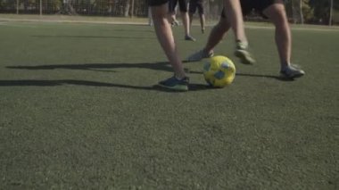 Futbolcu top sürme ve feints performans