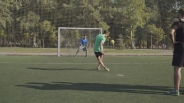 Hüzünlü futbol takımı penaltı atışından sonra maçı kaybetti