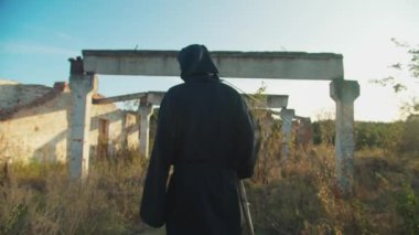 Ürkütücü ölüm meleği dışarıda dolaşmak için işaret veriyor.