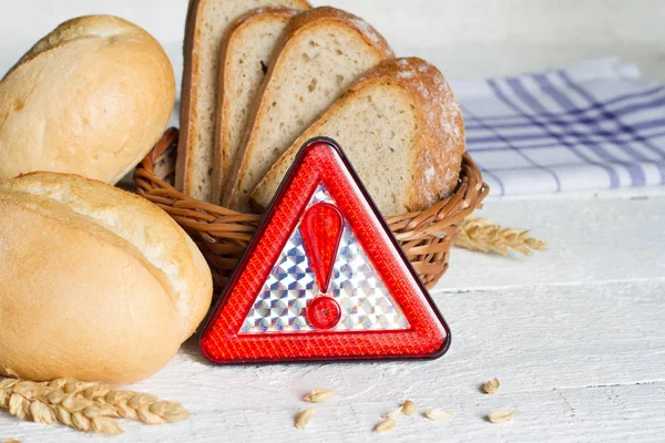 Intolerância Glúten Com Pão Trigo Aviso Nas Tábuas Brancas — Fotografia de Stock