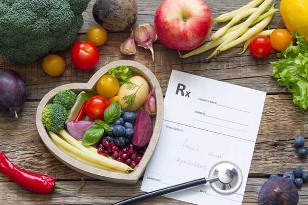 Gesunde Ernährung Herz Stethoskop Und Medizinische Verschreibung Diät Und Medikamentenkonzept — Stockfoto