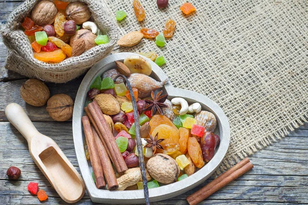 Organische Gezonde Snacks Gedroogd Fruit Noten Hart Food Achtergrond — Stockfoto