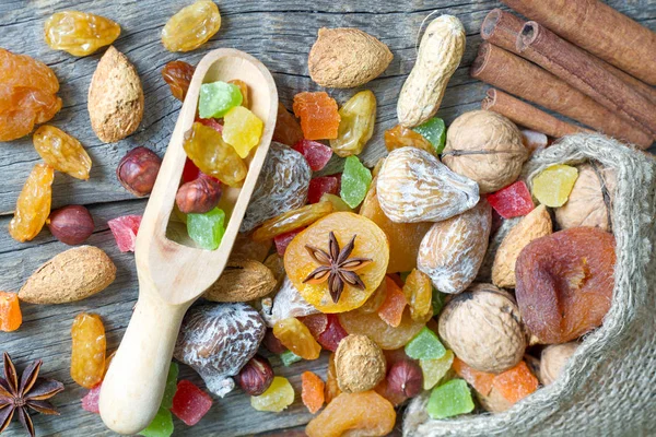 Szárított Gyümölcsök Diófélék Szerves Egészséges Ételek Régi Deszkák — Stock Fotó