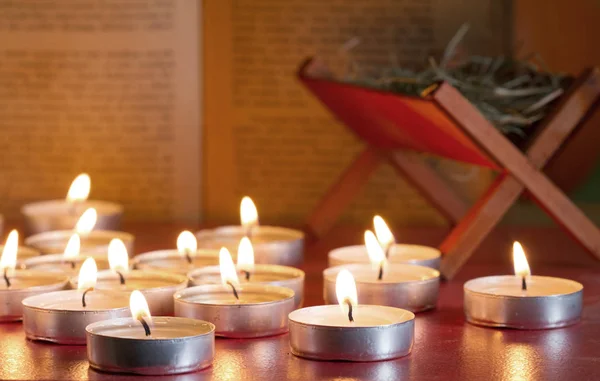 Manger Nativité Bougies Scène Bible Dans Fond Abstrait Nuit — Photo