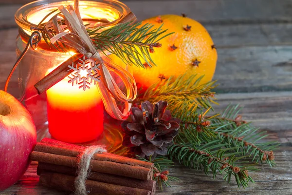 Handgefertigter Bio Weihnachtsschmuck Mit Kerze Auf Altem Retro Holztisch Mit — Stockfoto
