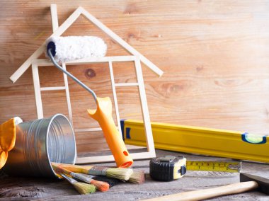 Ev yenileme inşaat arka plan üzerinde ahşap araçlarıyla DIY natürmort Komiteleri