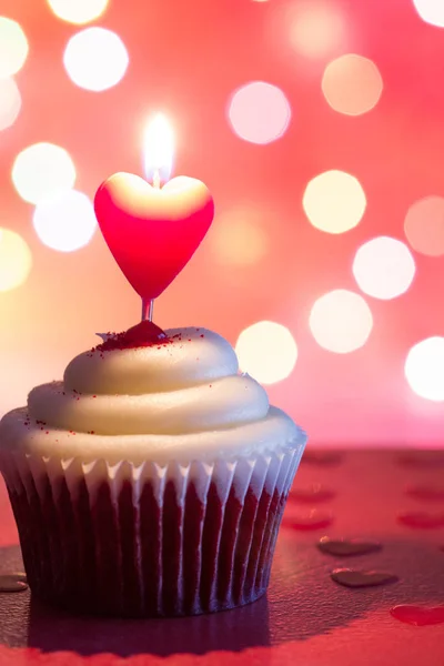 Herzkerze Der Cupcake Auf Der Liebe Abstrakten Entfokussierten Valentinstag Roter — Stockfoto