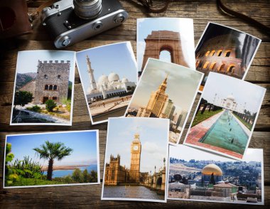 Eski retro resimleri ve ahşap masa globetrotter fotoğrafçılık seyahat kavramı kolaj kamerada