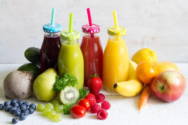 Frischer Saft Der Flasche Und Früchte Gesundes Lifestyle Konzept — Stockfoto