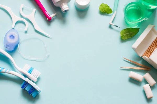 Concepto Marco Cuidado Dental Con Cepillos Dientes Manuales Productos Higiene —  Fotos de Stock