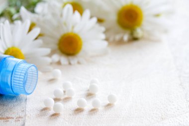 Papatya çiçekli homeopatik ilaç.