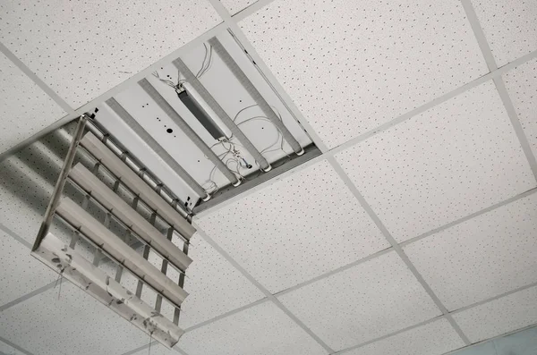 repair and installation of fluorescent lamp equipment in the office