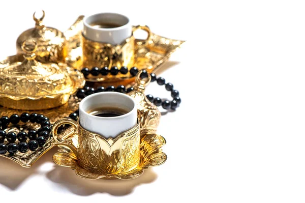 Золотые Чашки Кофе Четки Белом Фоне Исламские Праздники Рамадан Карим — стоковое фото