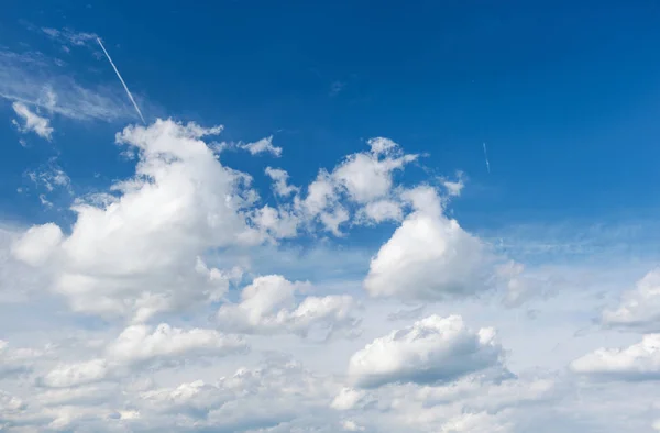 Ciel Bleu Avec Des Nuages Blancs Beau Fond Nature — Photo