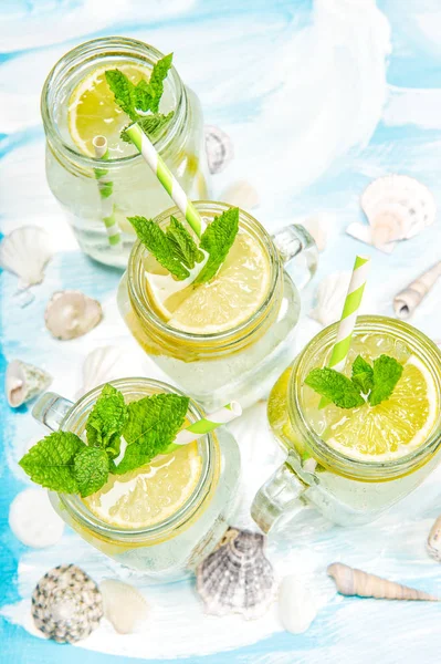 Bebida Cóctel Con Lima Limón Menta Hielo Limonada Fría Verano —  Fotos de Stock