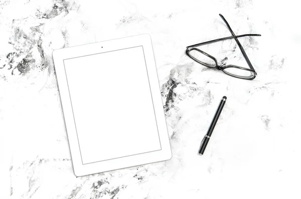 Ελάχιστη Επίπεδη Lay Γραφείο Εργασίας Ψηφιακό Tablet Στυλό Και Γυαλιά — Φωτογραφία Αρχείου