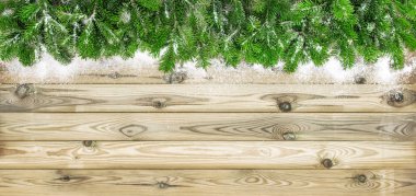 Kar dekorasyon ahşap doku ile Noel ağacı dalları. Kış tatil arka plan