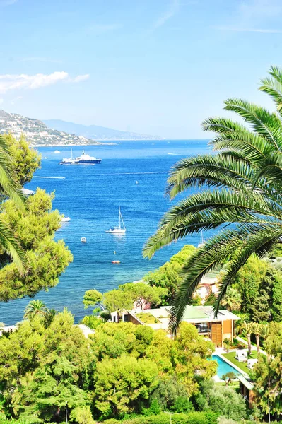 地中海の風景です コート ダジュール ニース ヴィルフランシュ 夏の休日の背景 — ストック写真